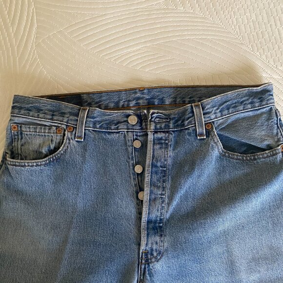 Levi's Men's Light Wash 501 Jeans 36x30 - Picture 4 of 16